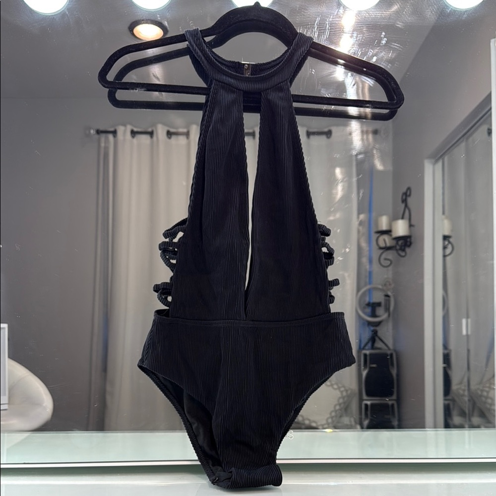 Swimsuit one-piece swimwear sexy black cut out bathing suit summer size small